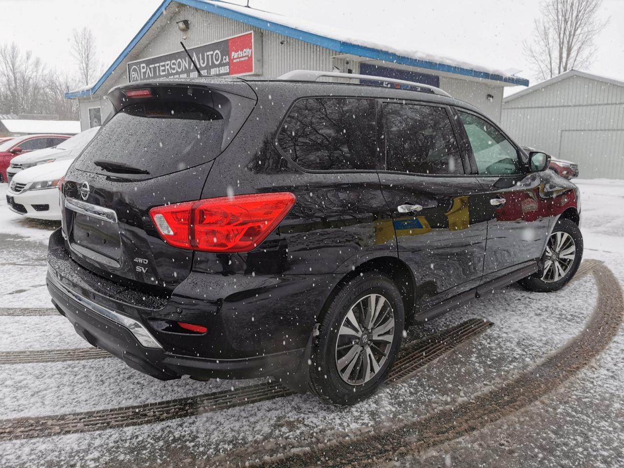 2018 Nissan Pathfinder SV Photo