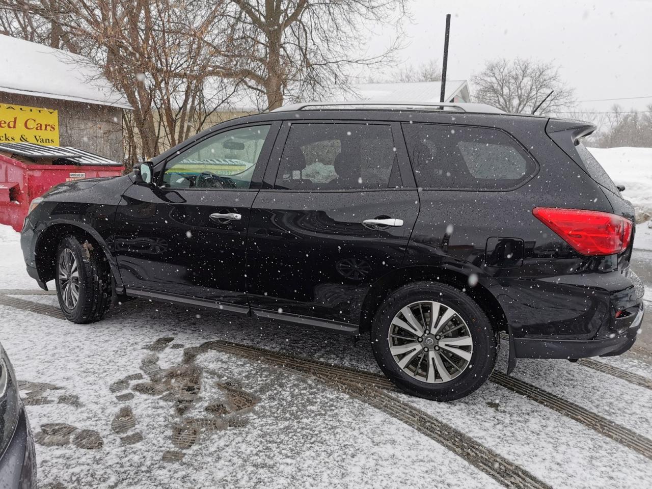 2018 Nissan Pathfinder SV Photo