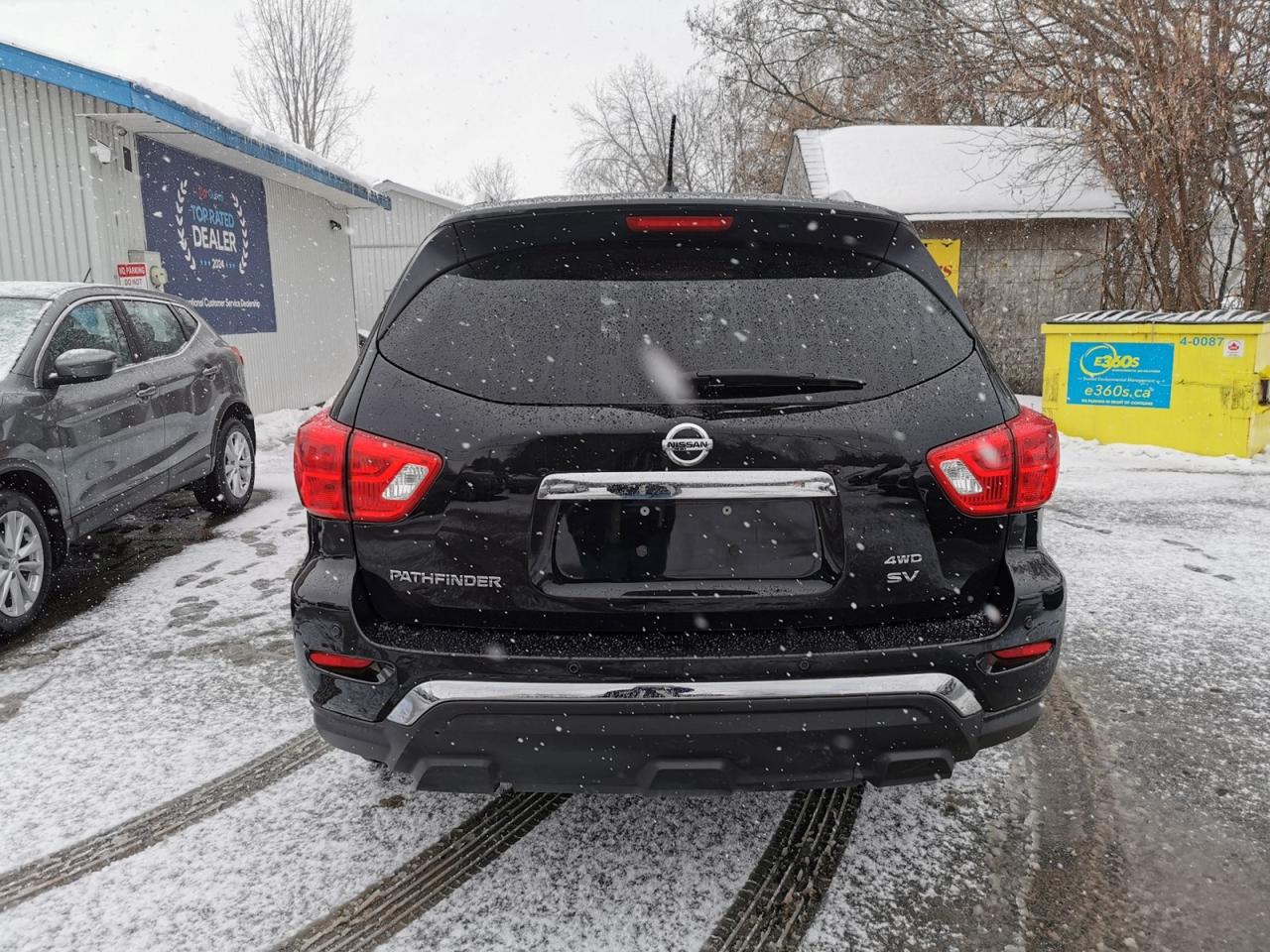 2018 Nissan Pathfinder SV Photo