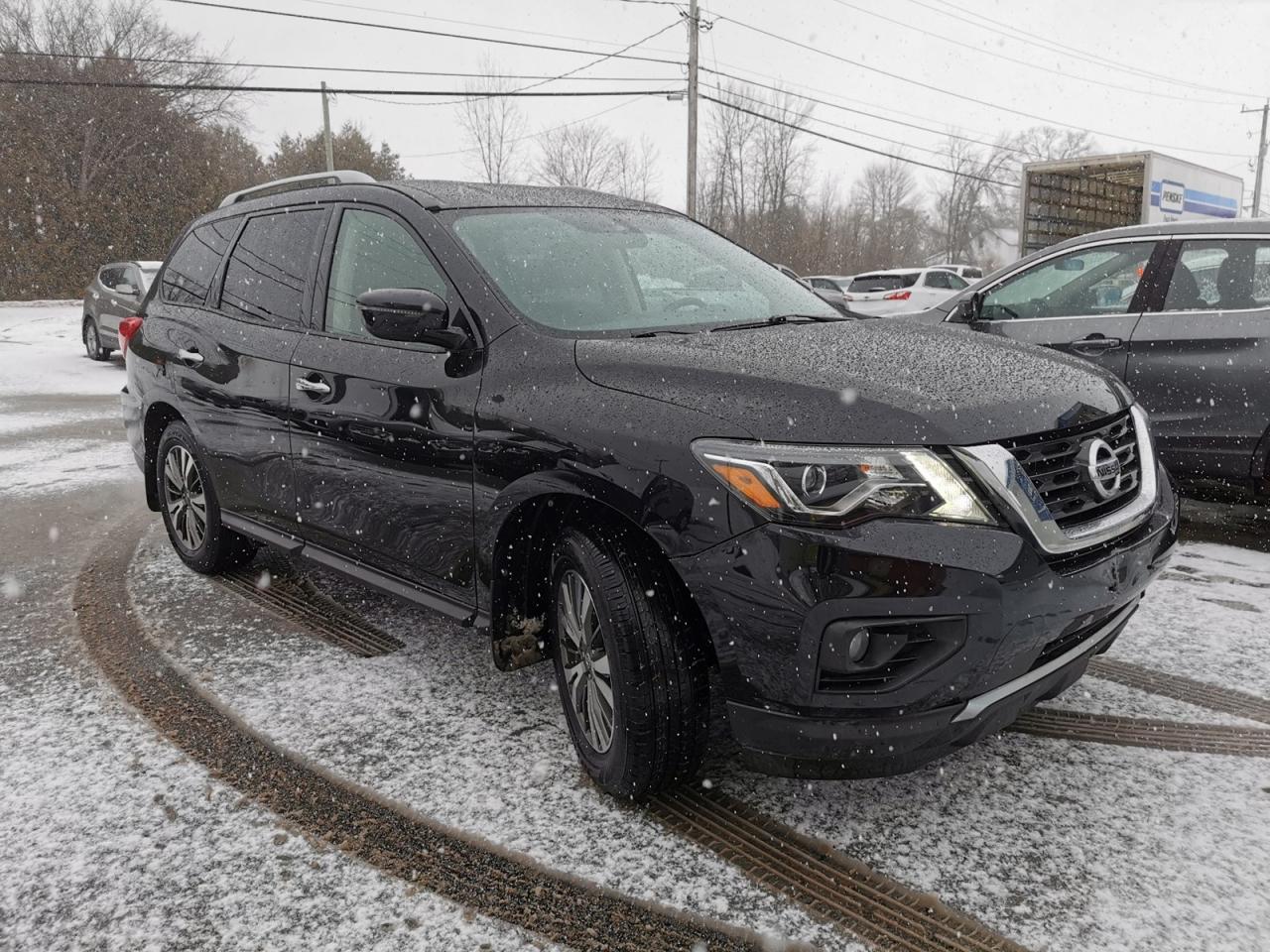2018 Nissan Pathfinder SV Photo