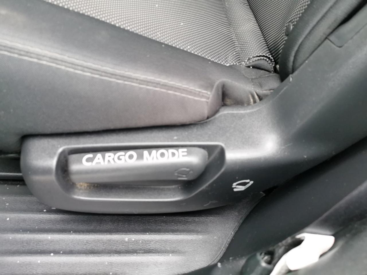 2018 Nissan Pathfinder SV Photo