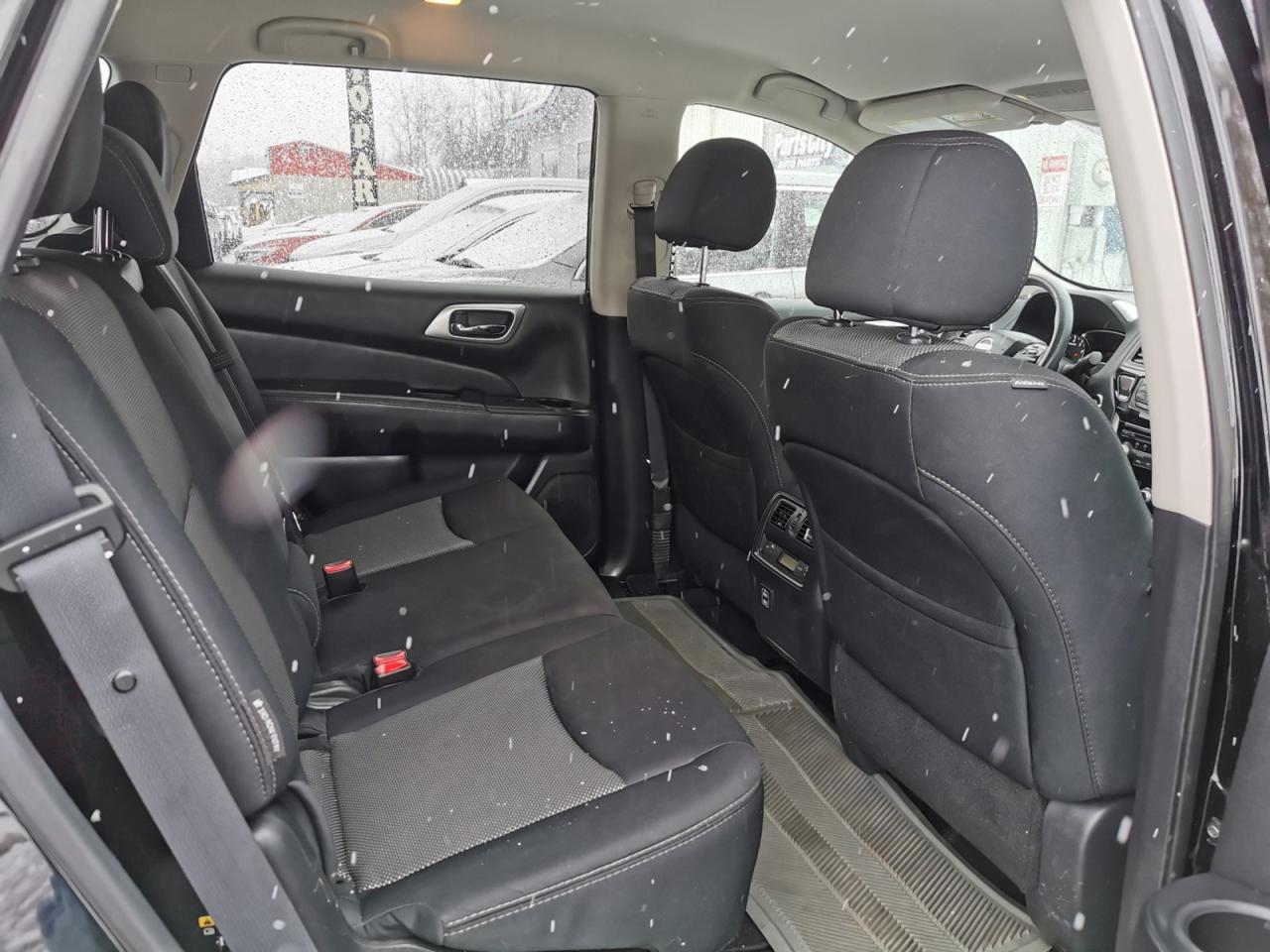 2018 Nissan Pathfinder SV Photo