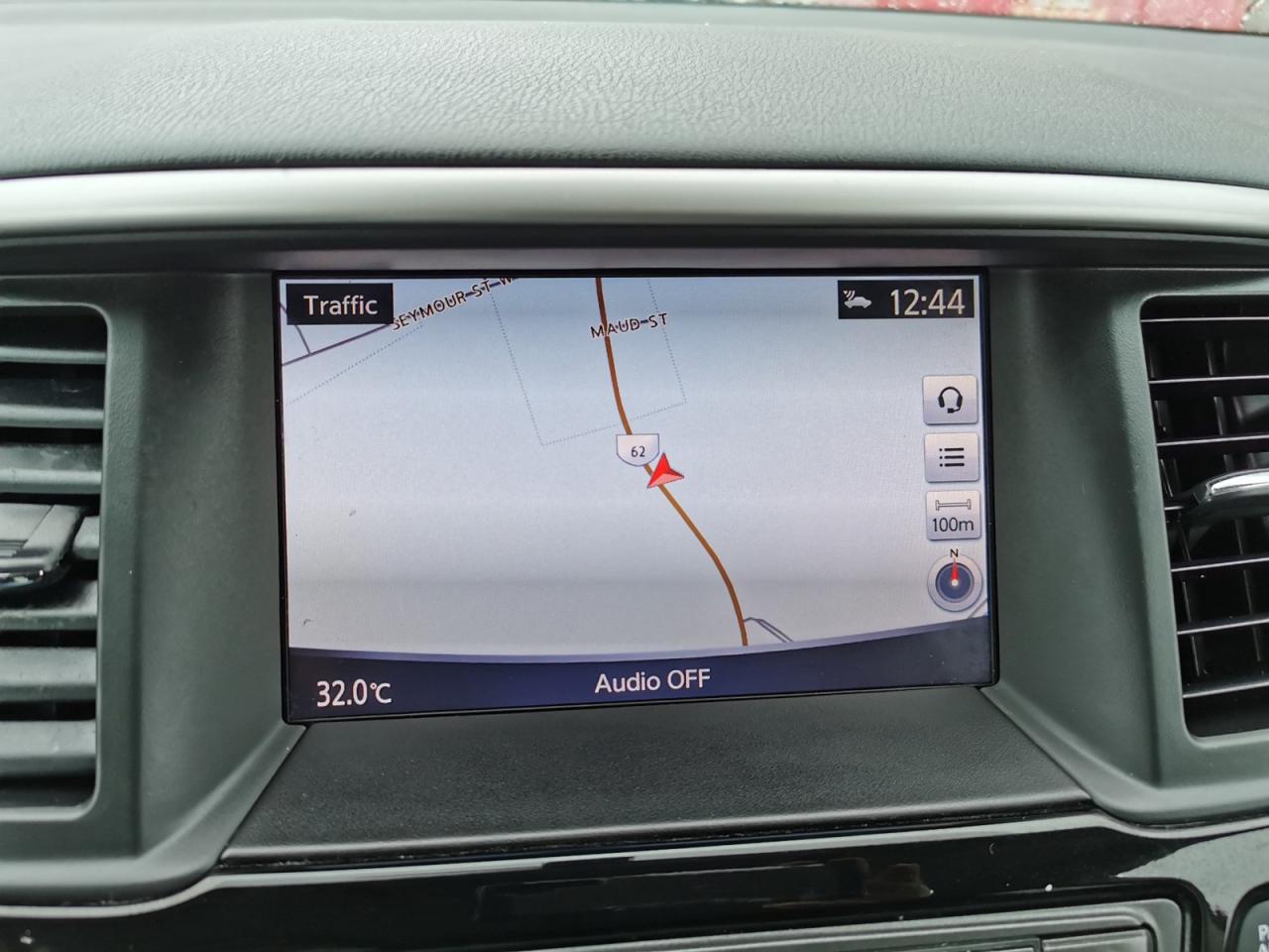 2018 Nissan Pathfinder SV Photo