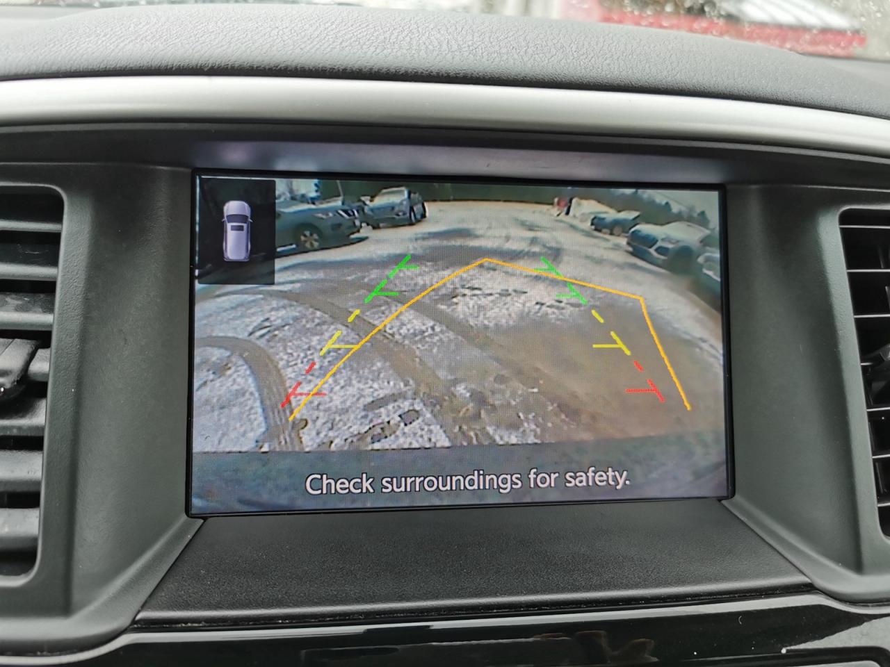 2018 Nissan Pathfinder SV Photo