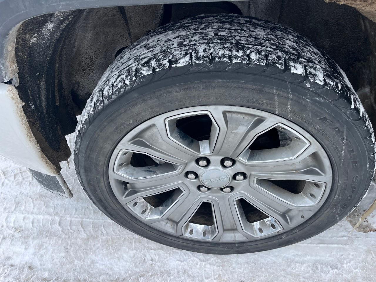 2018 GMC Sierra 1500 4WD Crew Cab Standard Box Denali Photo