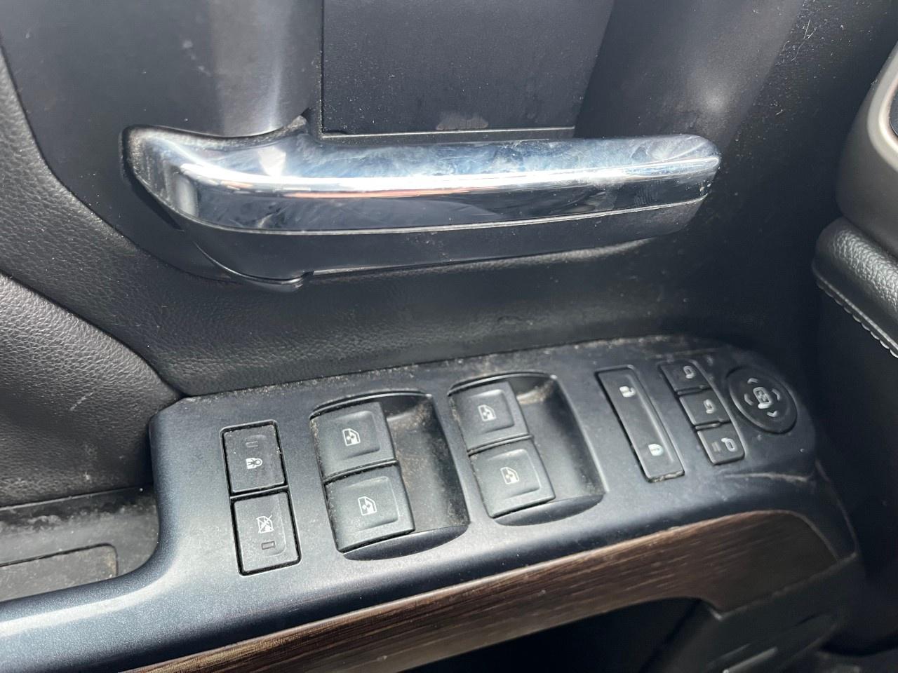 2018 GMC Sierra 1500 4WD Crew Cab Standard Box Denali Photo