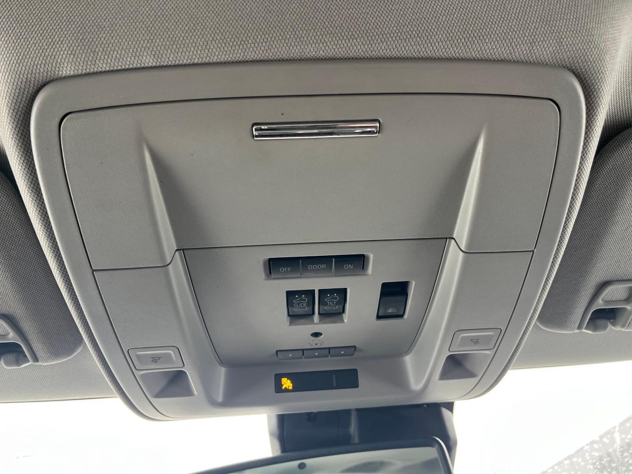 2018 GMC Sierra 1500 4WD Crew Cab Standard Box Denali Photo