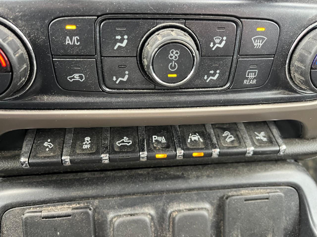 2018 GMC Sierra 1500 4WD Crew Cab Standard Box Denali Photo