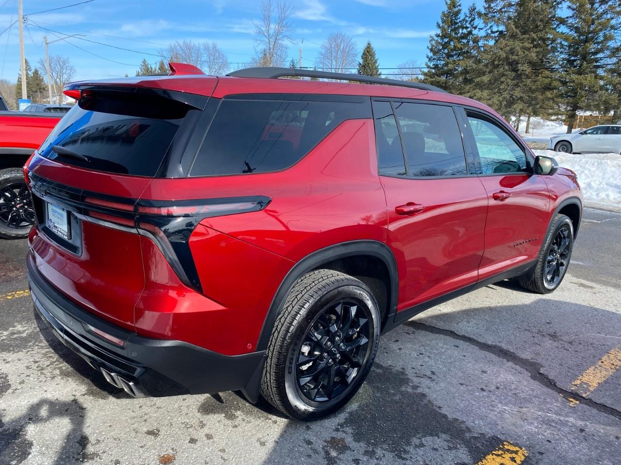 2025 Chevrolet Traverse AWD 4dr LT Photo3