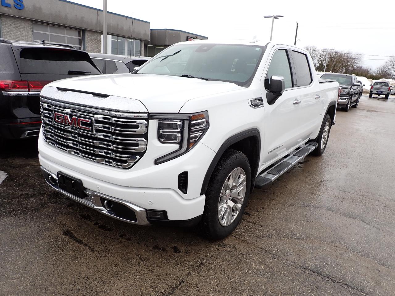 2023 GMC Sierra 1500 Denali 4WD Crew Cab Photo2