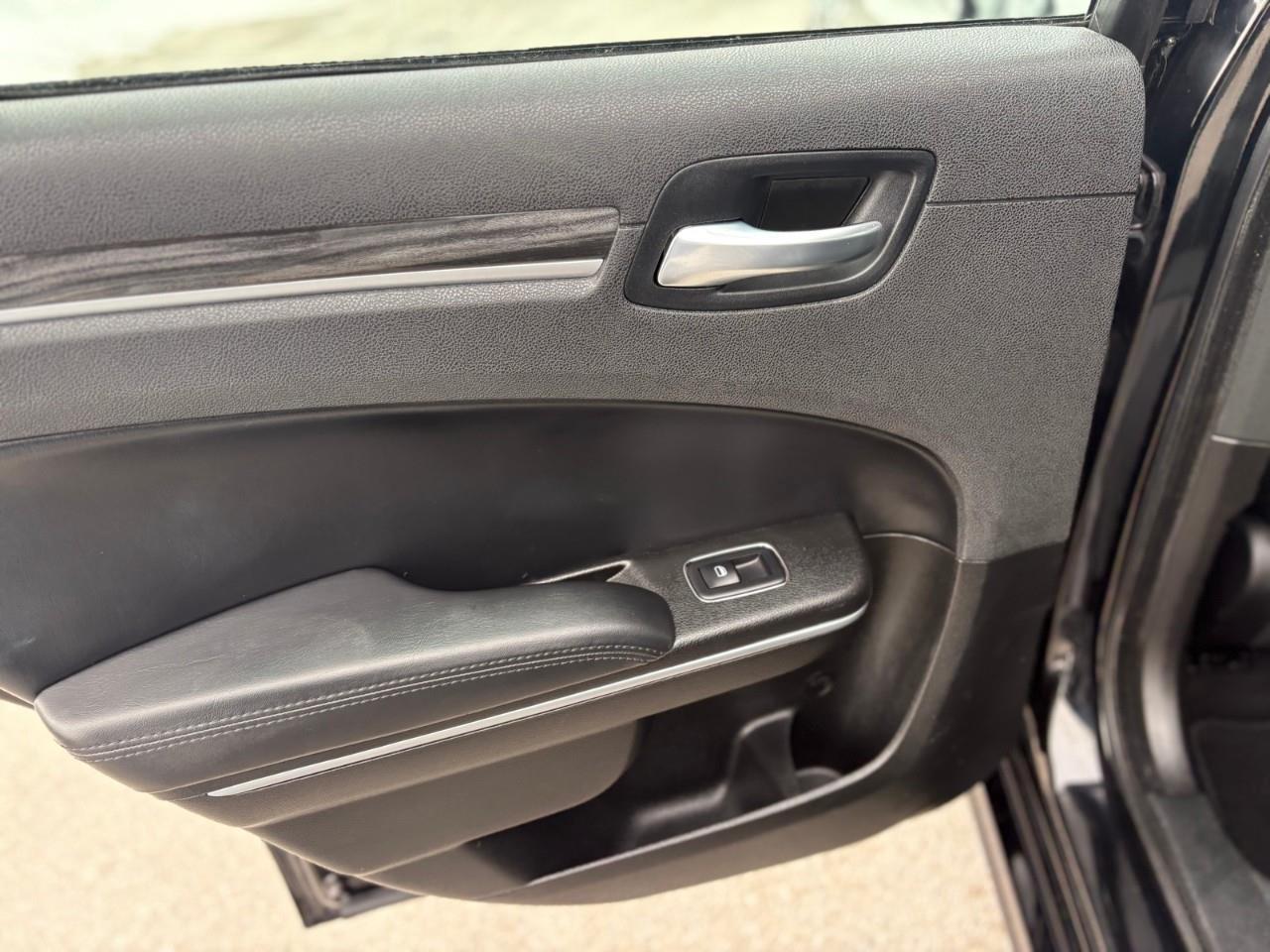 2022 Chrysler 300 Touring L 4dr Rear-Wheel Drive Sedan Photo