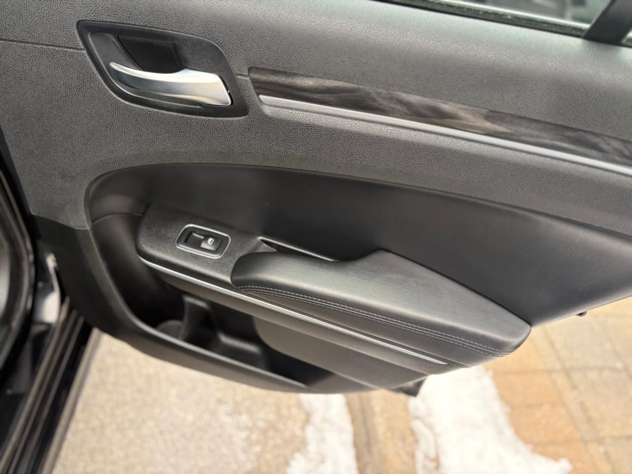 2022 Chrysler 300 Touring L 4dr Rear-Wheel Drive Sedan Photo