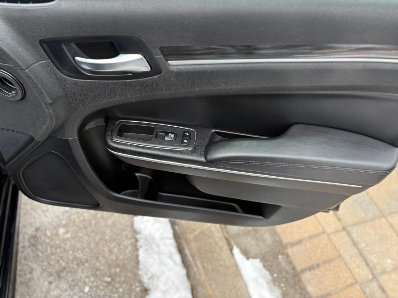 2022 Chrysler 300 Touring L 4dr Rear-Wheel Drive Sedan Photo