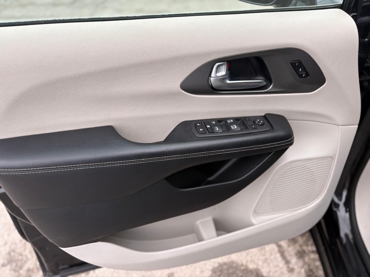 2022 Chrysler Pacifica Touring L All-Wheel Drive Passenger Van Photo