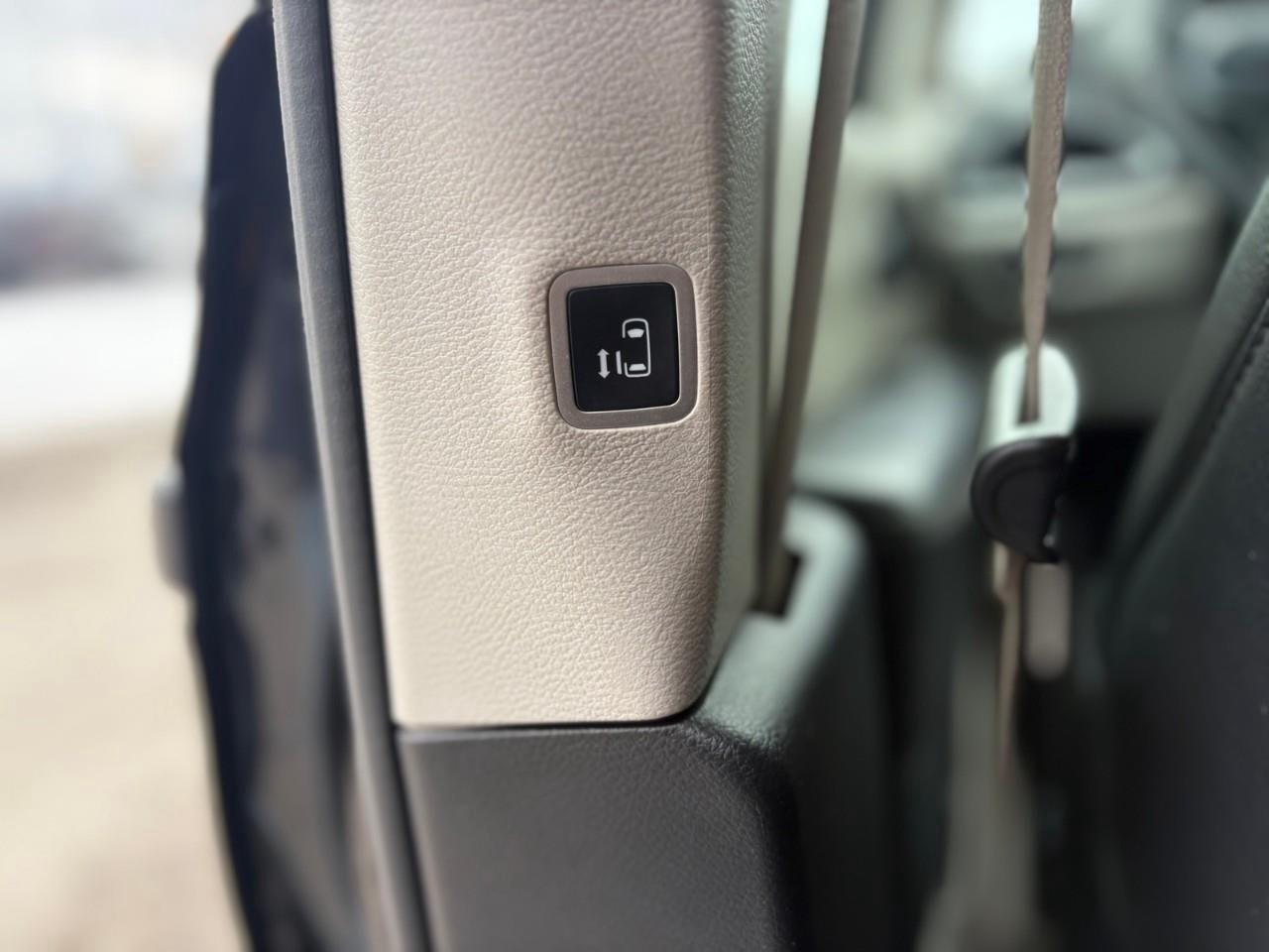 2022 Chrysler Pacifica Touring L All-Wheel Drive Passenger Van Photo