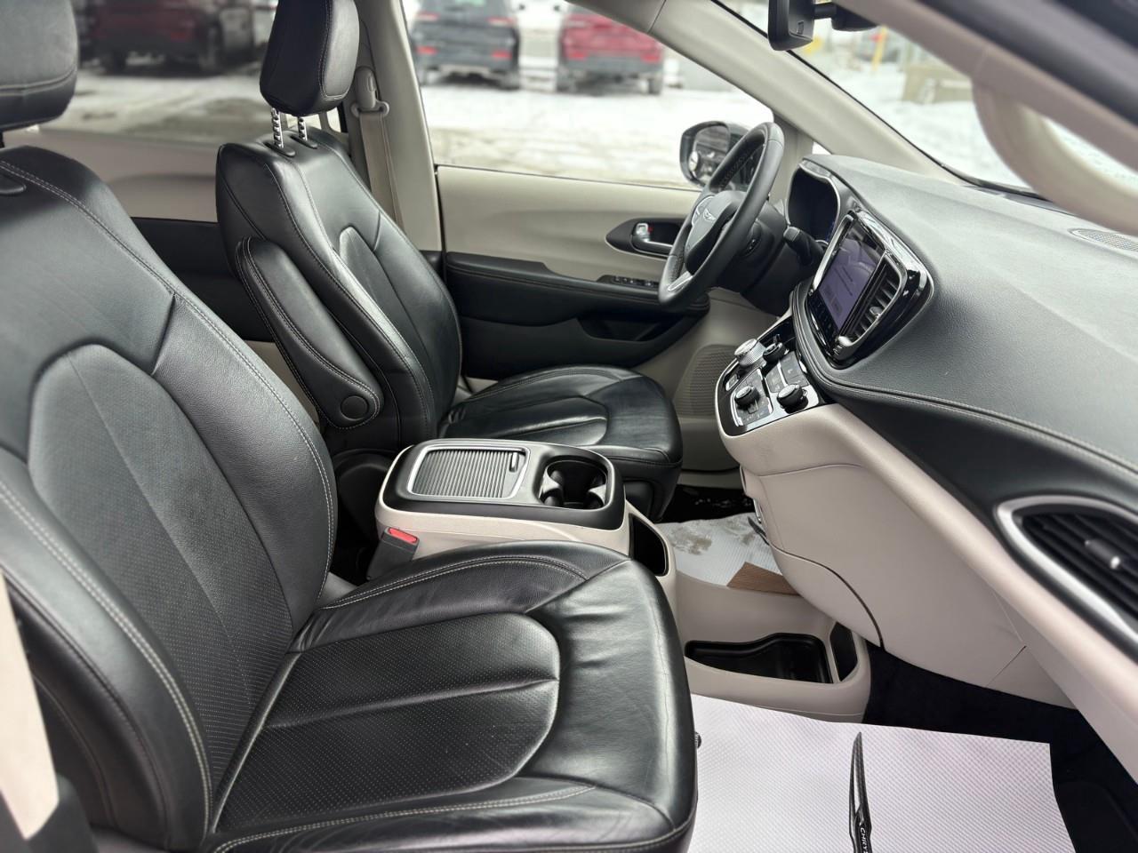 2022 Chrysler Pacifica Touring L All-Wheel Drive Passenger Van Photo