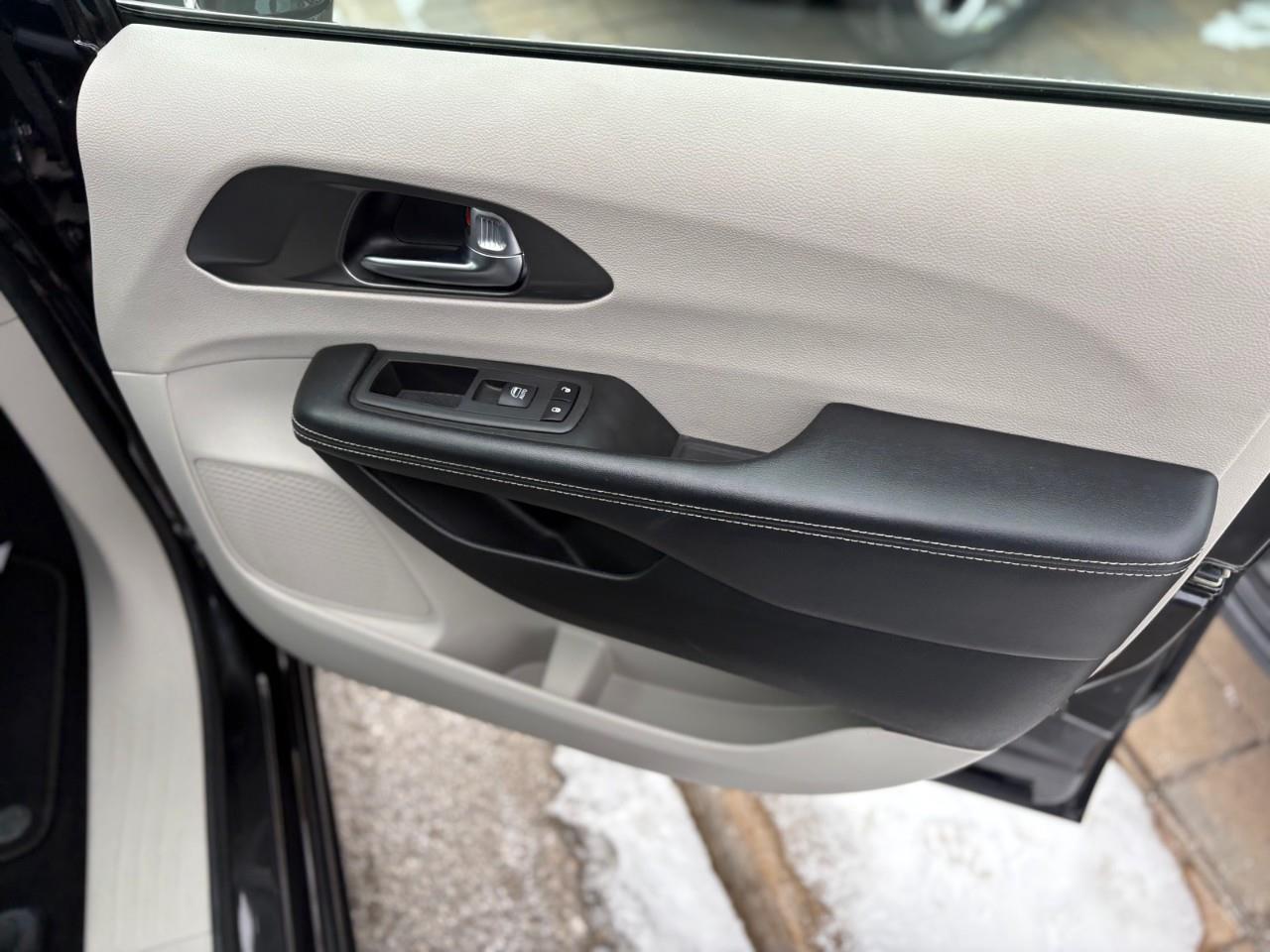 2022 Chrysler Pacifica Touring L All-Wheel Drive Passenger Van Photo