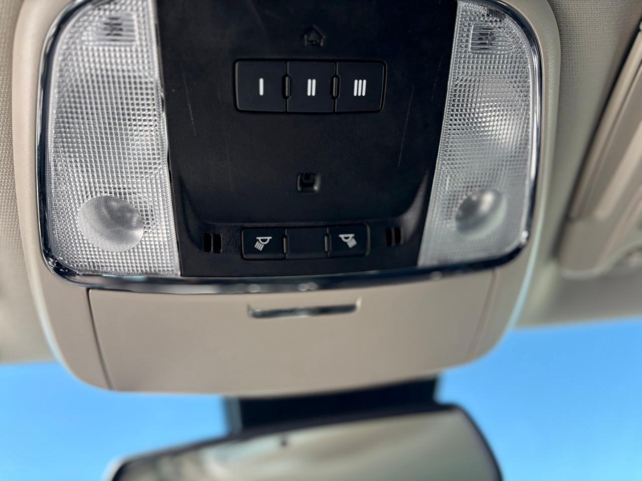 2022 Chrysler 300 Touring L 4dr Rear-Wheel Drive Sedan Photo