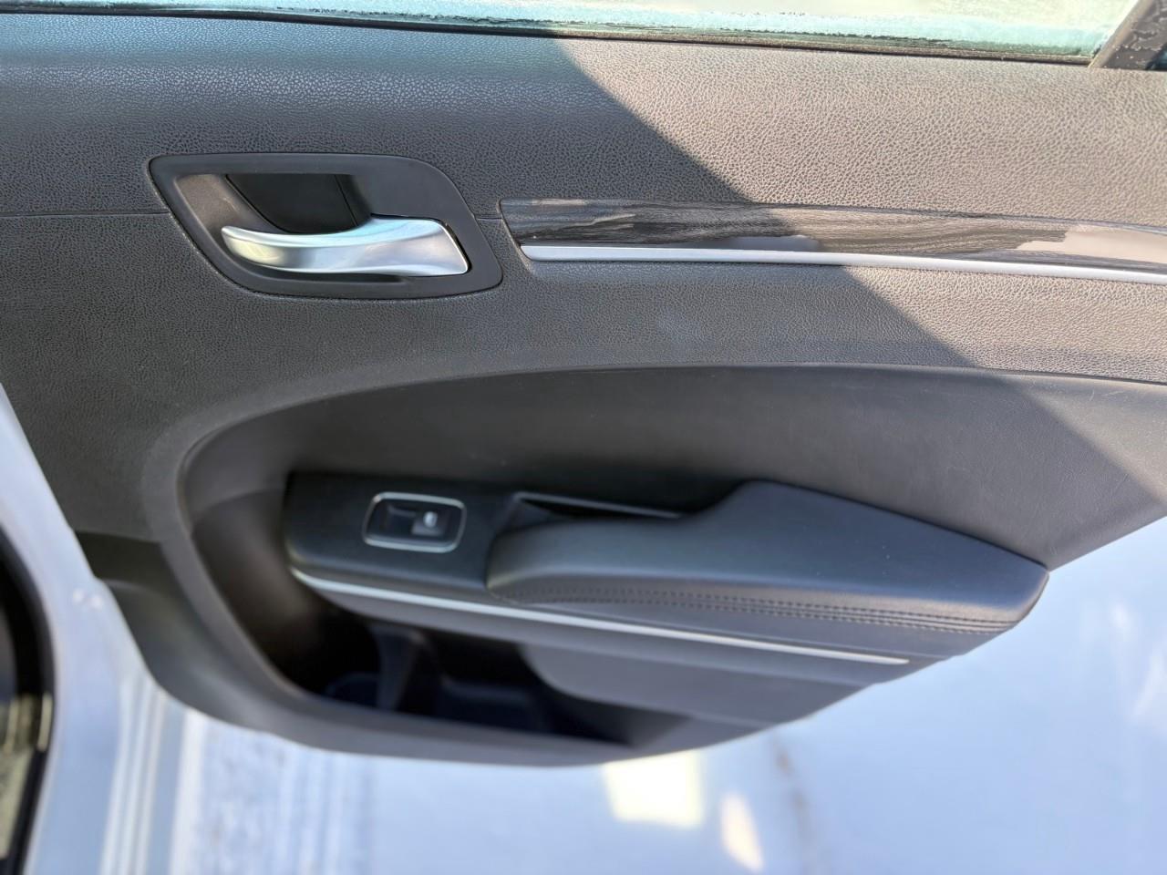 2022 Chrysler 300 Touring L 4dr Rear-Wheel Drive Sedan Photo