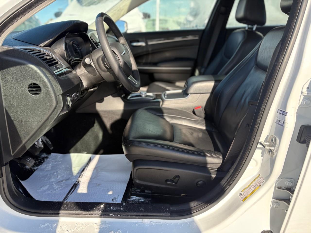 2022 Chrysler 300 Touring L 4dr Rear-Wheel Drive Sedan Photo