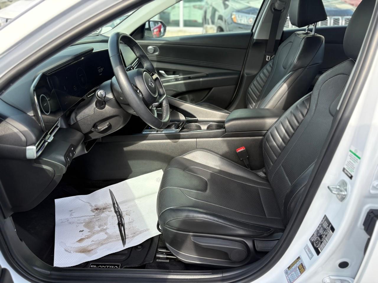 2023 Hyundai Elantra HEV Luxury 4dr Sedan Photo