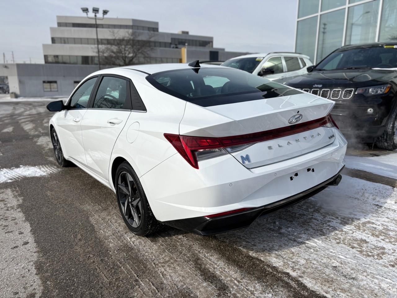 2023 Hyundai Elantra HEV Luxury 4dr Sedan Photo