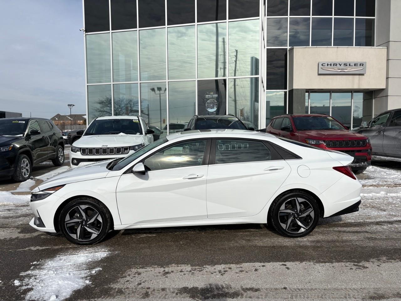 2023 Hyundai Elantra HEV Luxury 4dr Sedan Photo