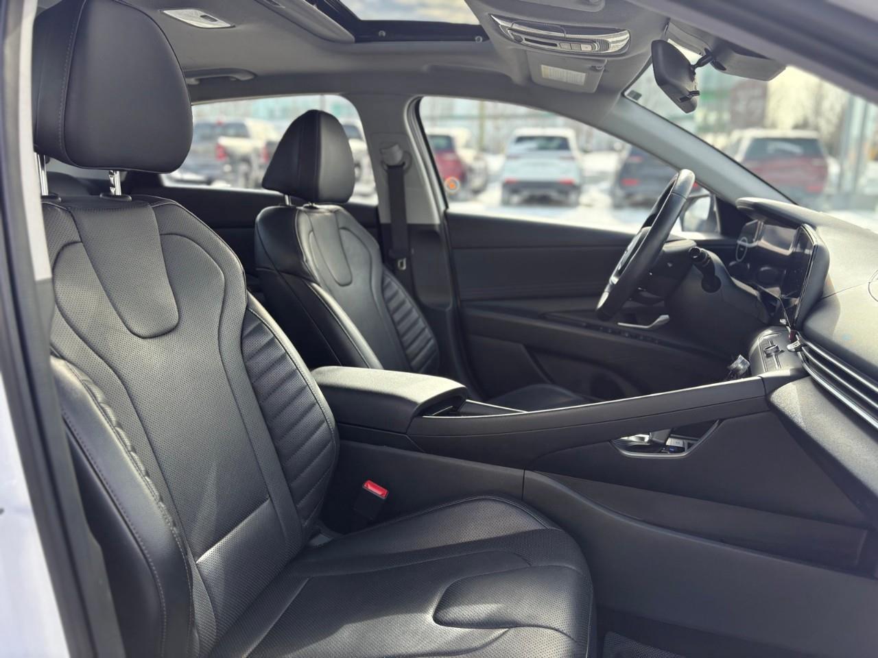 2023 Hyundai Elantra HEV Luxury 4dr Sedan Photo