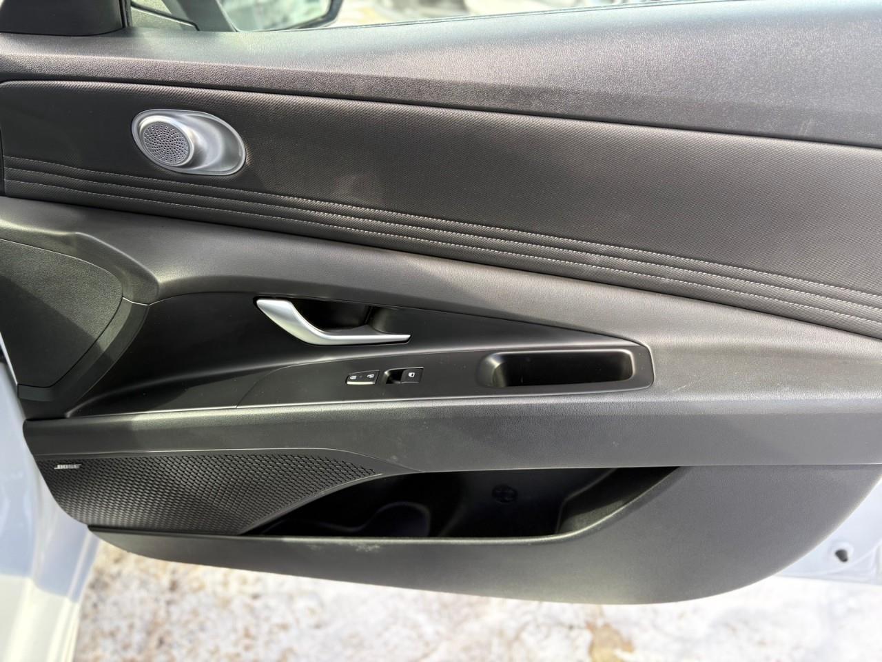 2023 Hyundai Elantra HEV Luxury 4dr Sedan Photo