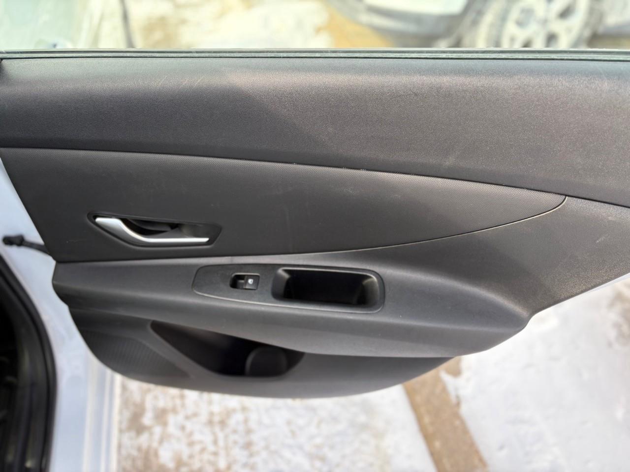 2023 Hyundai Elantra HEV Luxury 4dr Sedan Photo