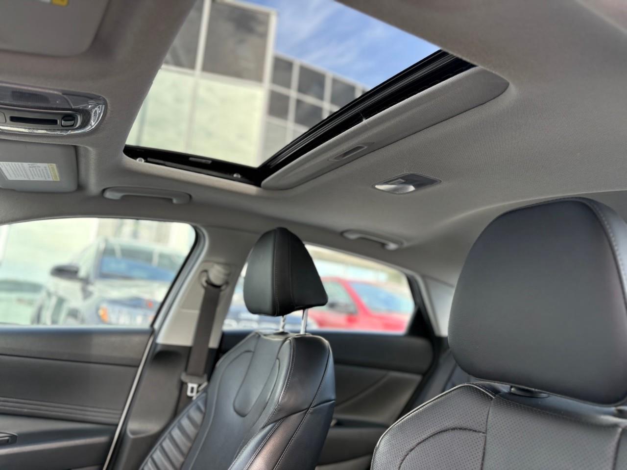 2023 Hyundai Elantra HEV Luxury 4dr Sedan Photo