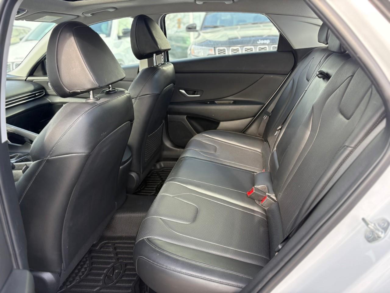 2023 Hyundai Elantra HEV Luxury 4dr Sedan Photo