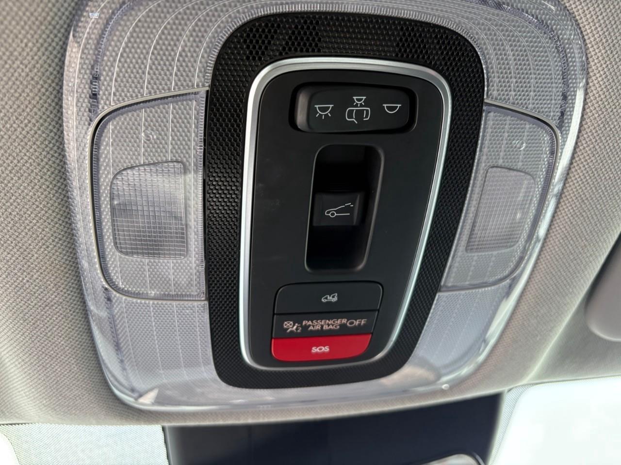 2023 Hyundai Elantra HEV Luxury 4dr Sedan Photo