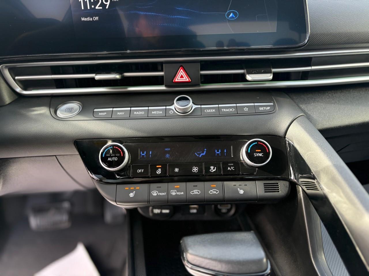 2023 Hyundai Elantra HEV Luxury 4dr Sedan Photo