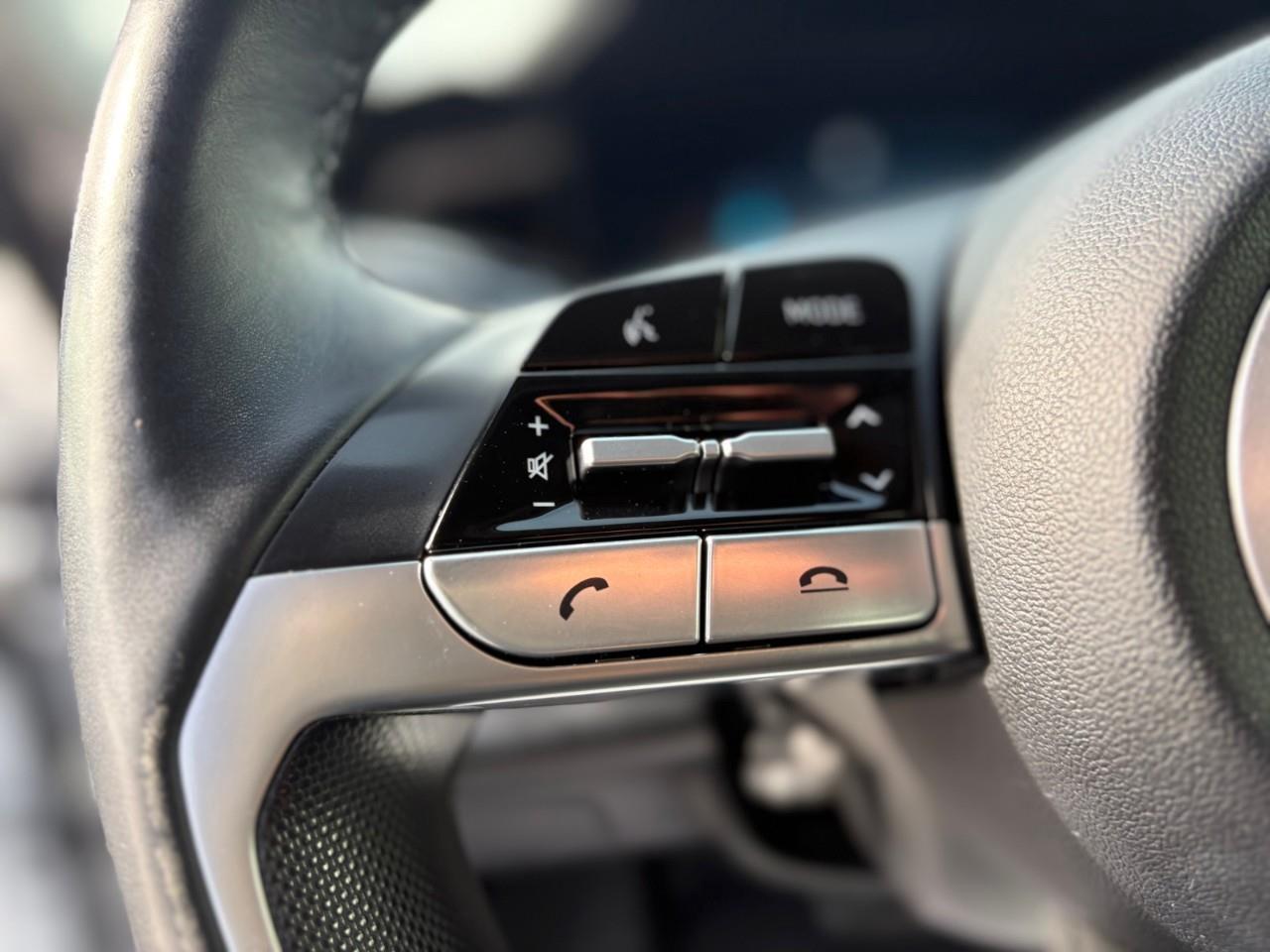 2023 Hyundai Elantra HEV Luxury 4dr Sedan Photo