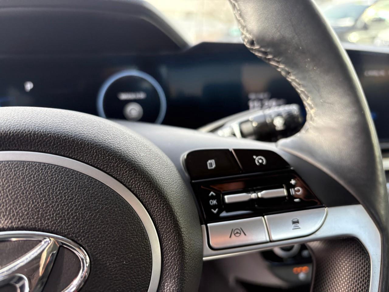 2023 Hyundai Elantra HEV Luxury 4dr Sedan Photo