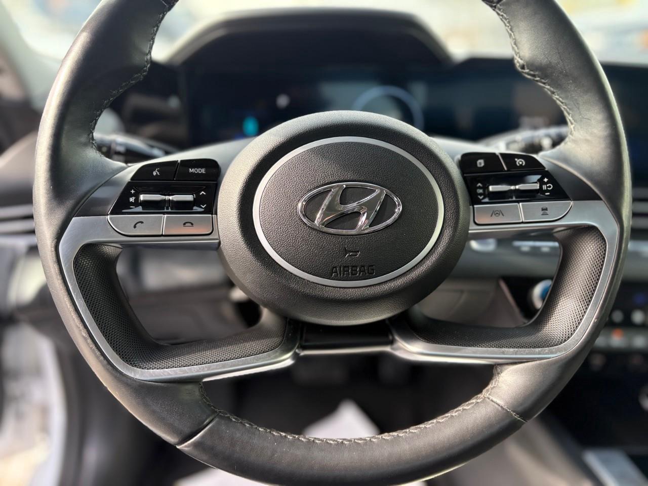 2023 Hyundai Elantra HEV Luxury 4dr Sedan Photo