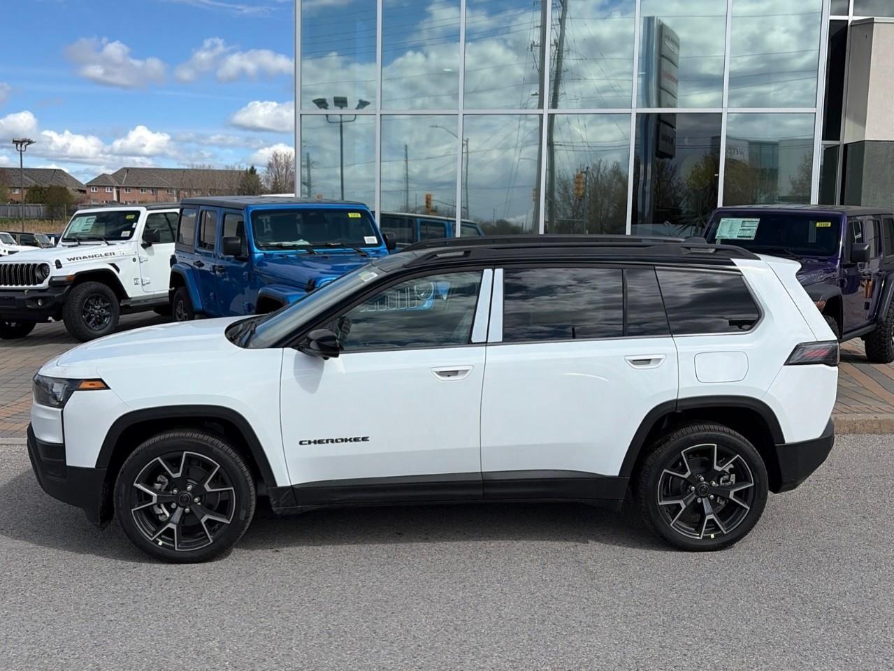 2026 Jeep Cherokee Overland 4dr 4x4 Photo2