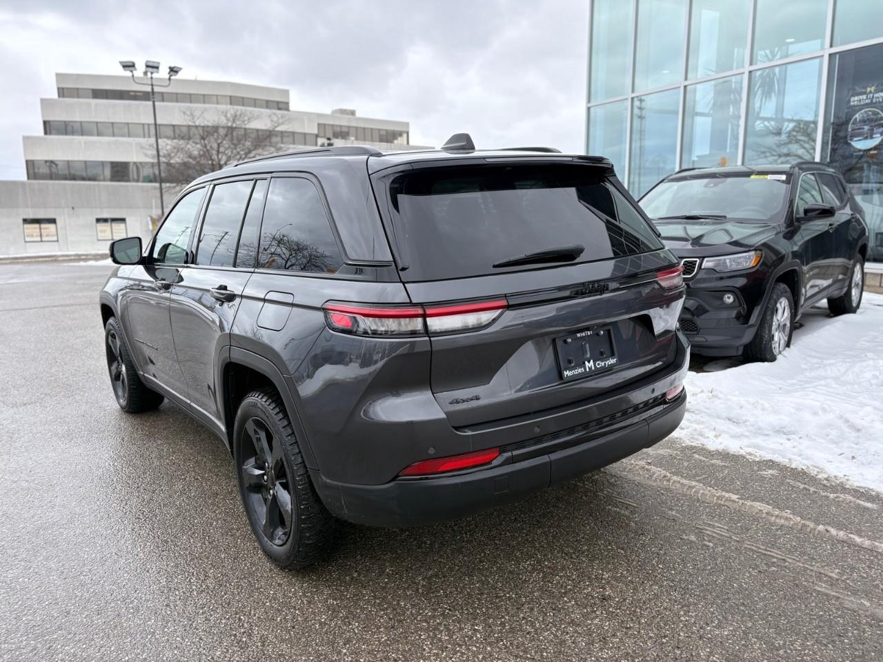 2023 Jeep Grand Cherokee Laredo 4dr 4x4 Photo