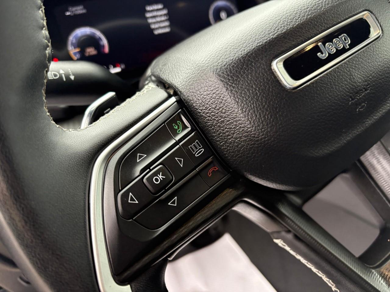 2023 Jeep Grand Cherokee Laredo 4dr 4x4 Photo