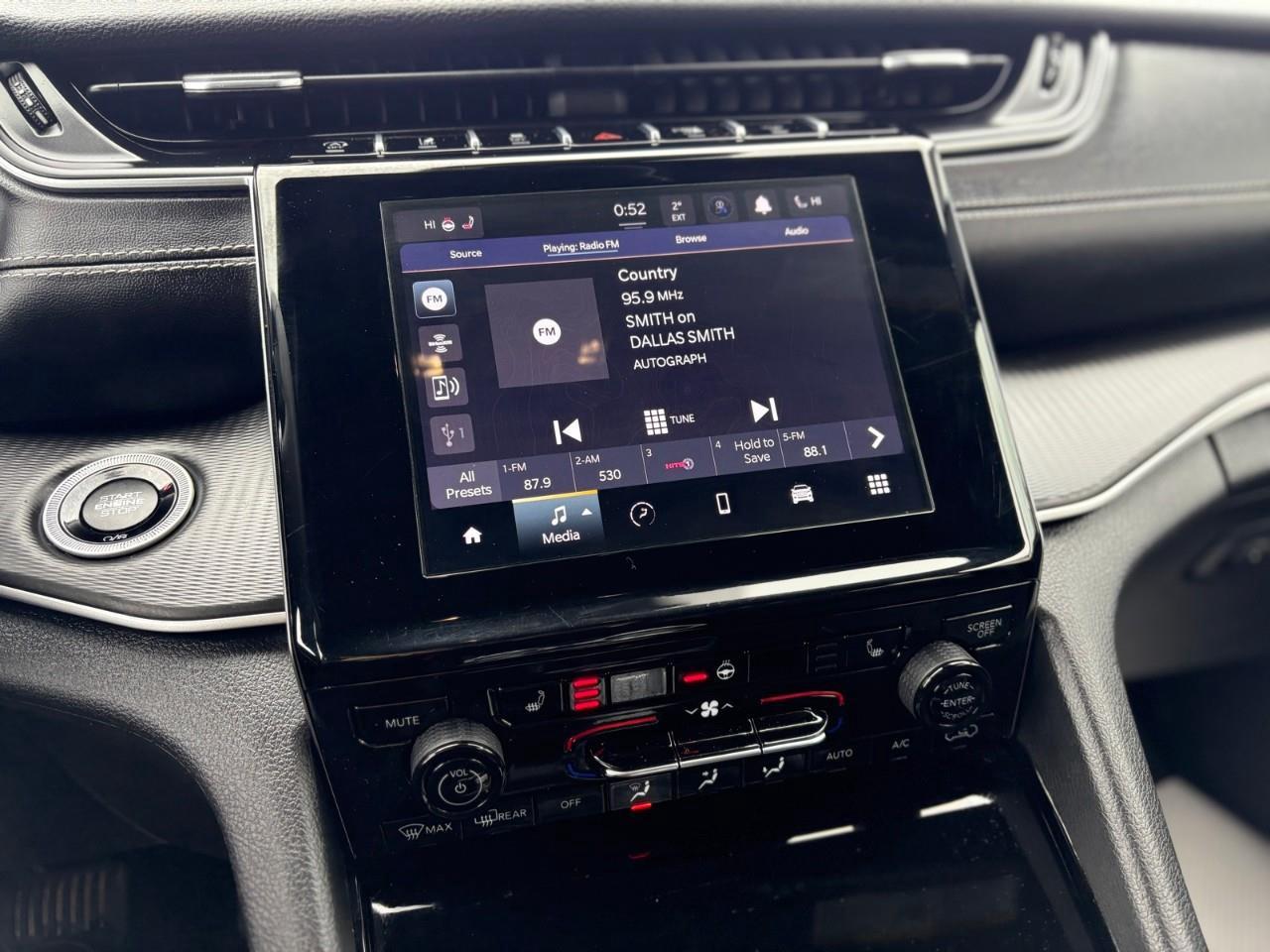 2023 Jeep Grand Cherokee Laredo 4dr 4x4 Photo