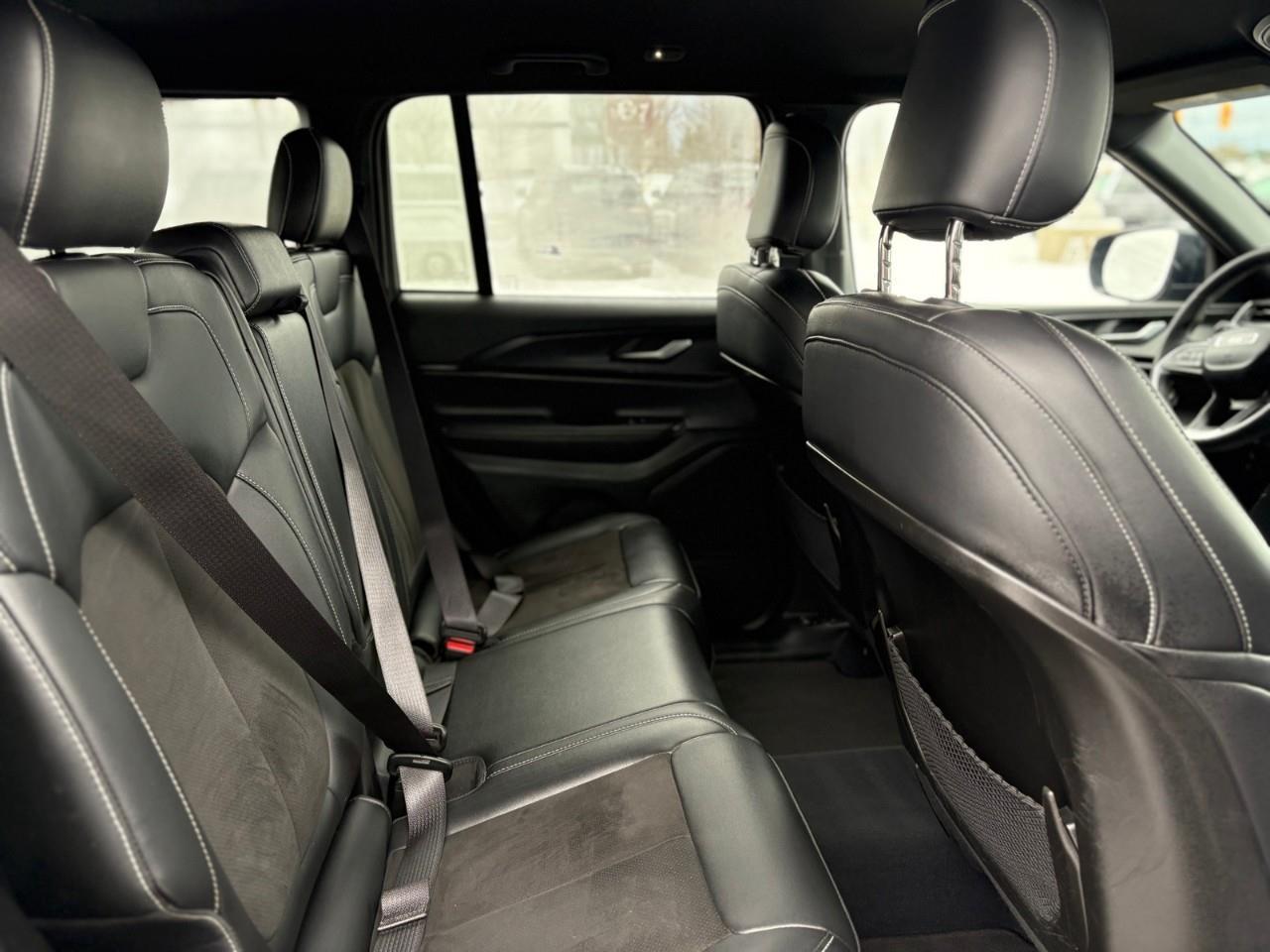 2023 Jeep Grand Cherokee Laredo 4dr 4x4 Photo