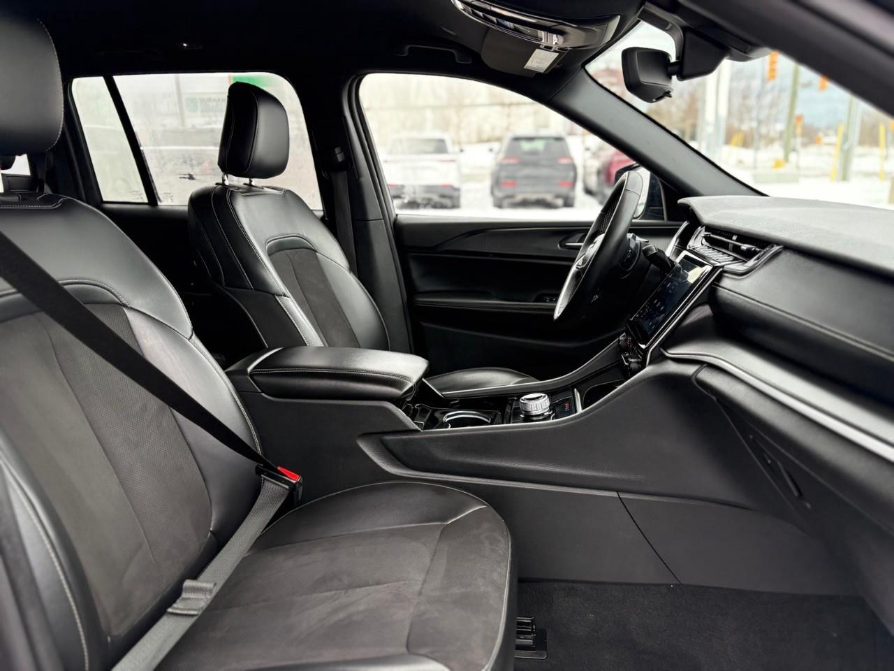 2023 Jeep Grand Cherokee Laredo 4dr 4x4 Photo