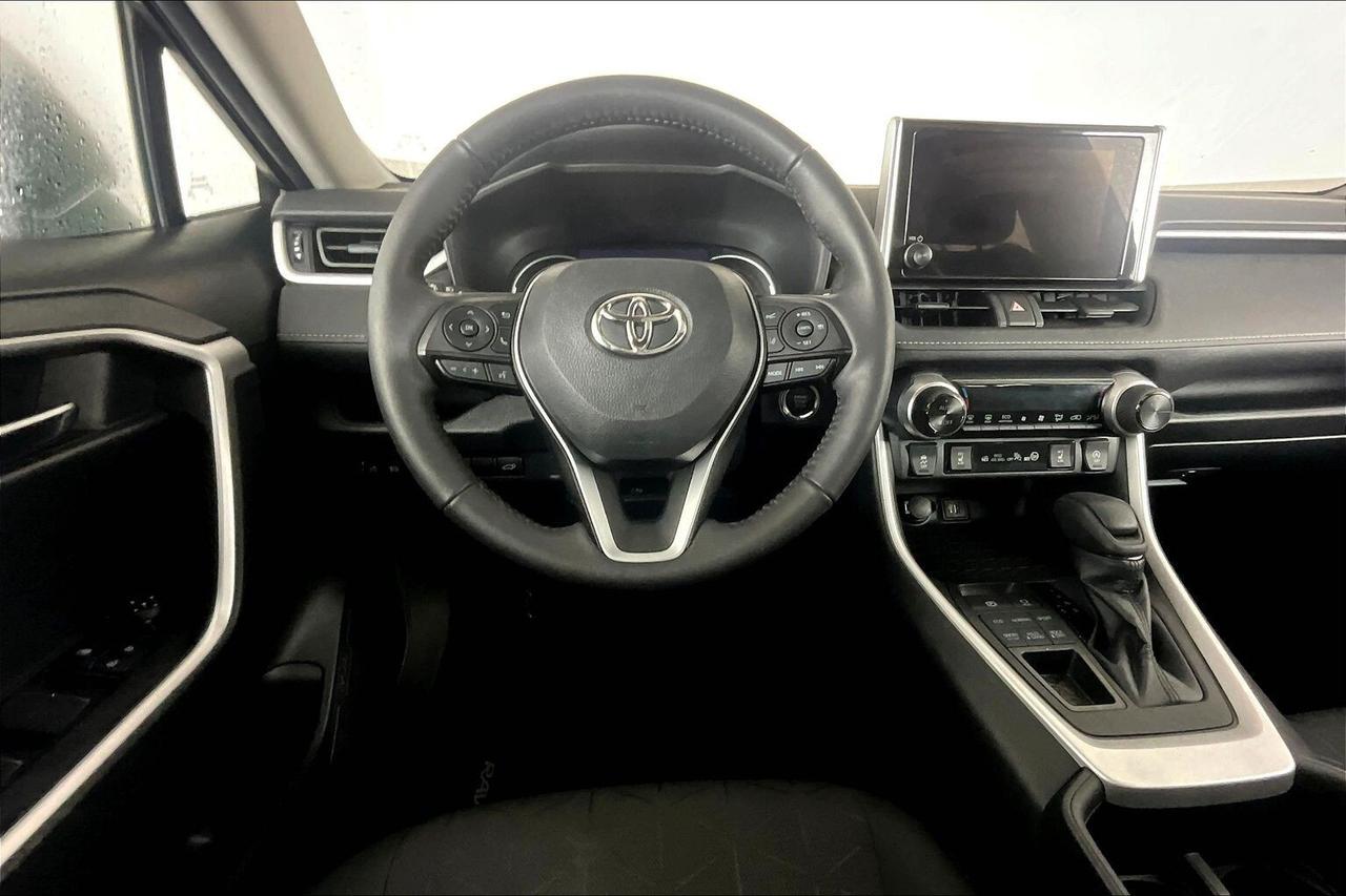 2023 Toyota RAV4 XLE AWD Photo4