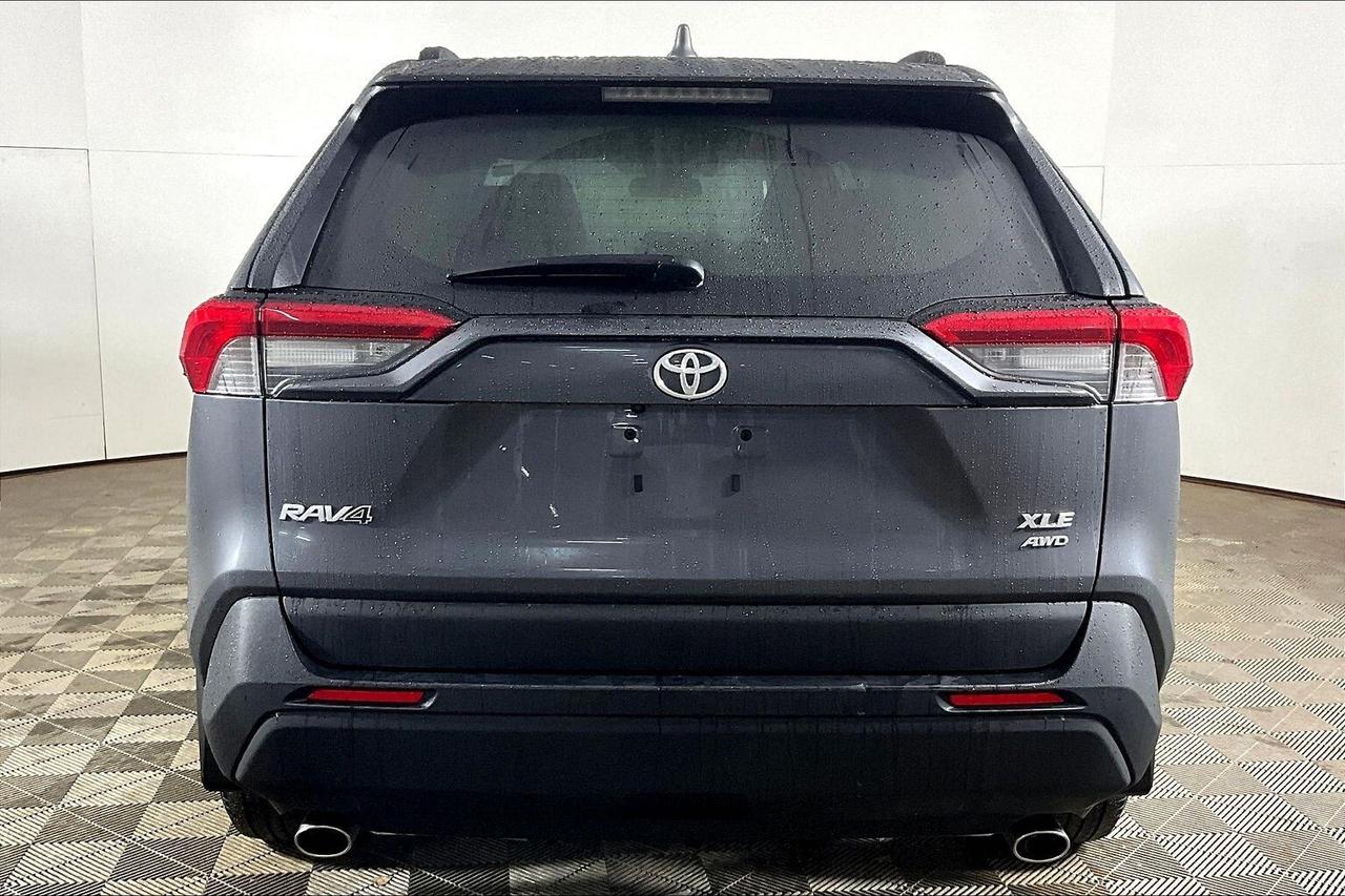 2023 Toyota RAV4 XLE AWD Photo3