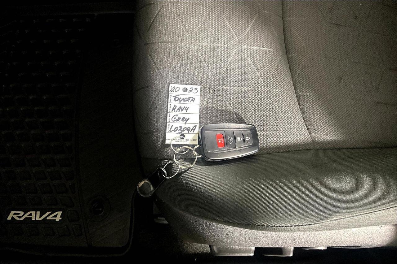 2023 Toyota RAV4 XLE AWD Photo