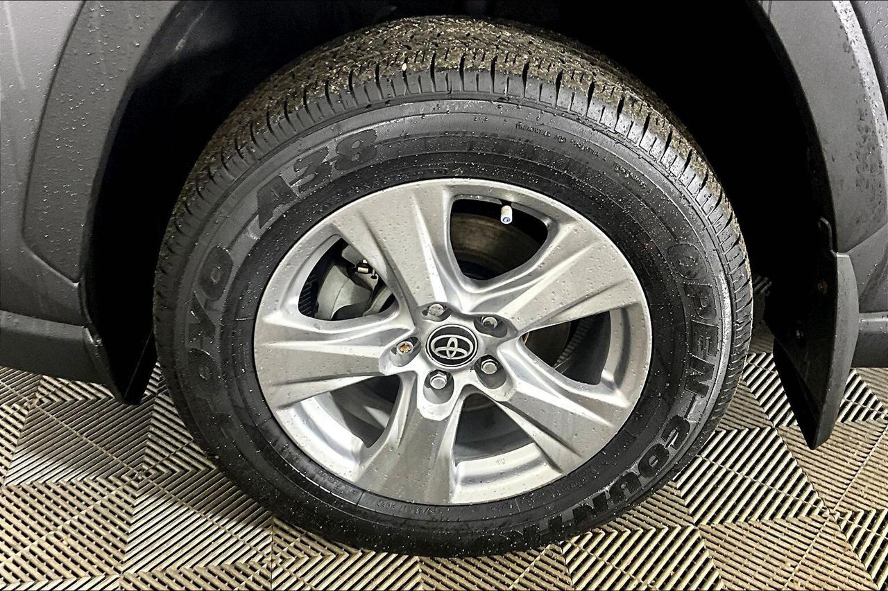 2023 Toyota RAV4 XLE AWD Photo