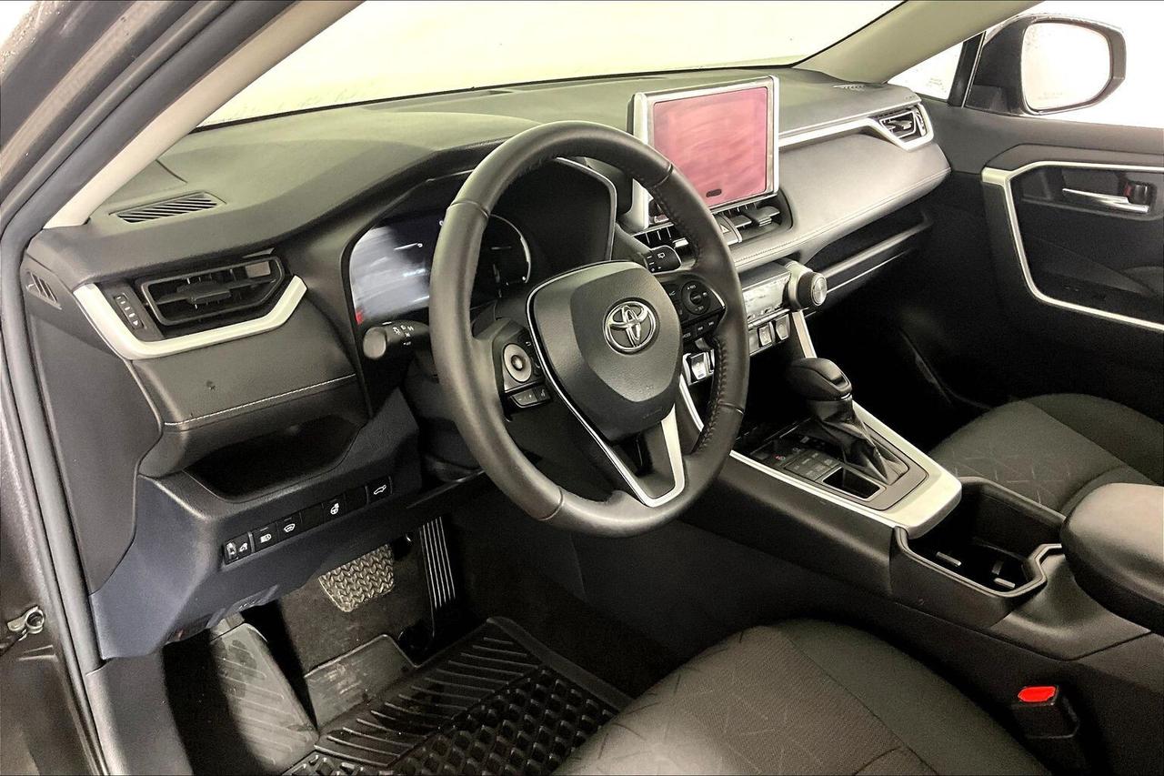 2023 Toyota RAV4 XLE AWD Photo