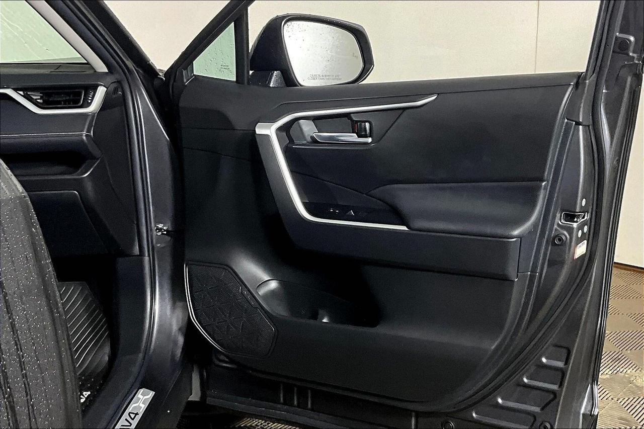 2023 Toyota RAV4 XLE AWD Photo