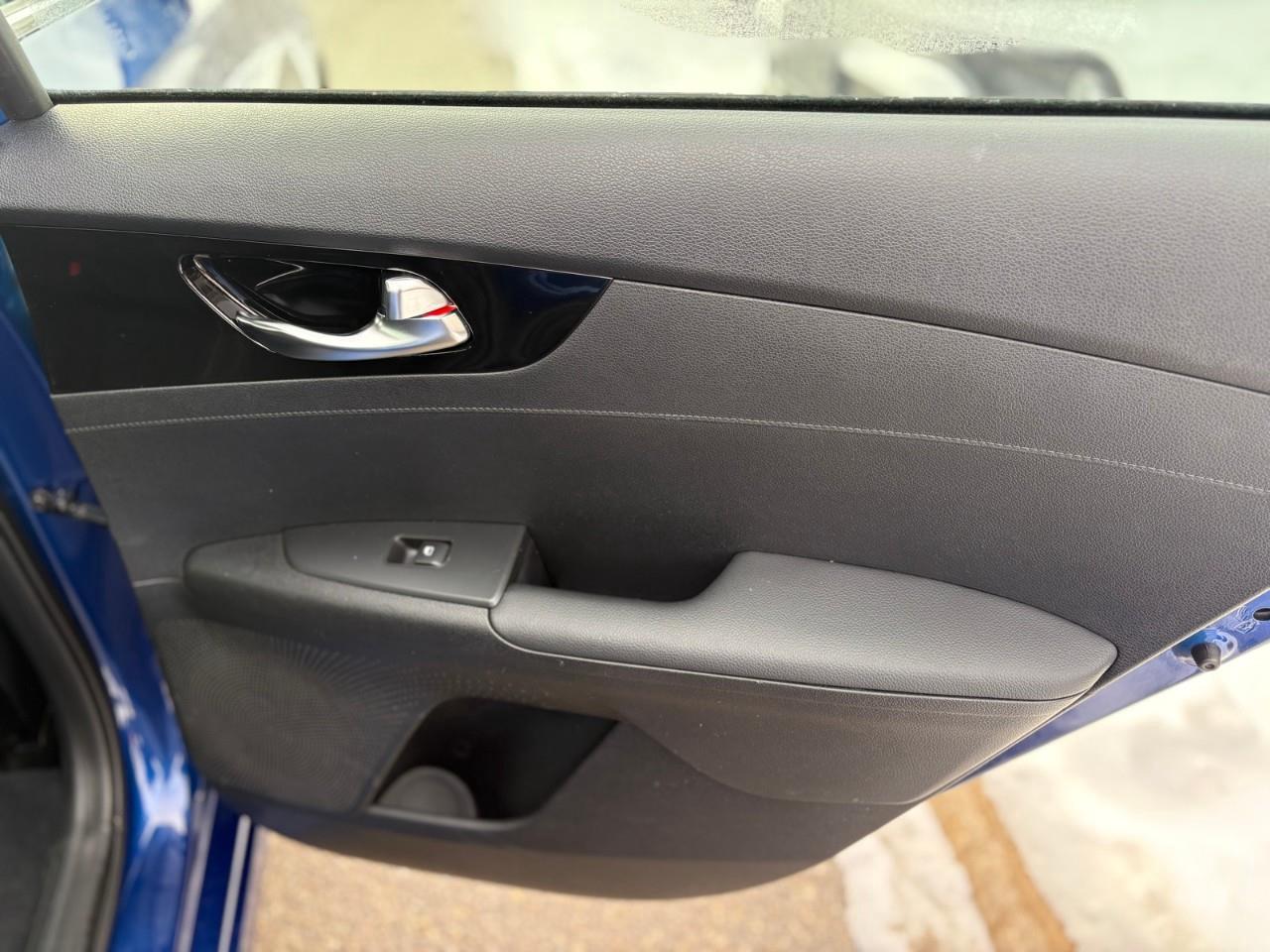 2024 Kia Forte EX Premium 4dr Sedan Photo3